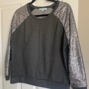 Sweatshirt like top with sequins
